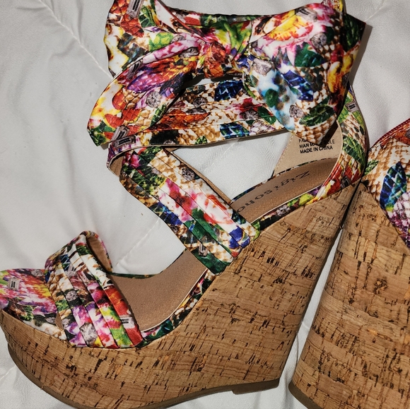 Size 6.5 ZigiSoho High Heel Sandals - Picture 8 of 10